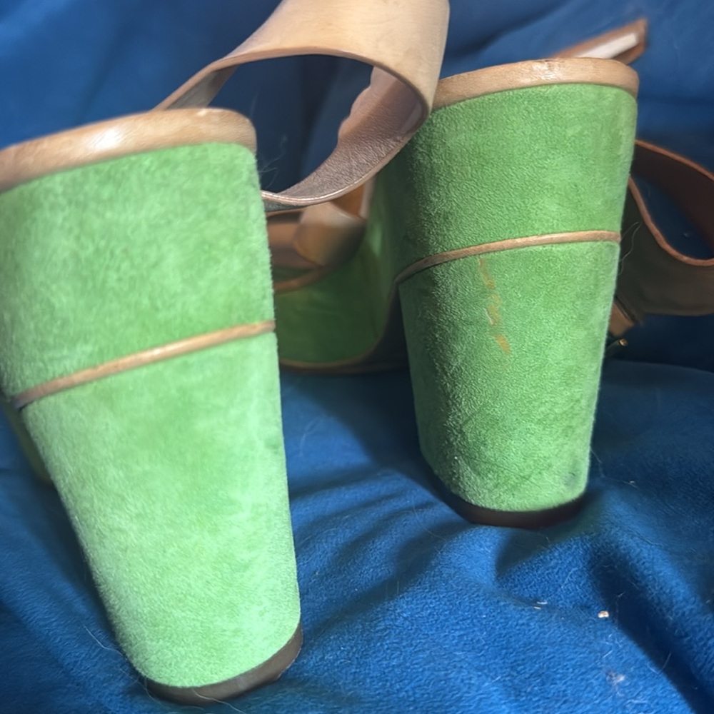 Kate Spade size 6 1/2 light brown leather and green suede sandal,2 broken straps - Picture 11 of 11